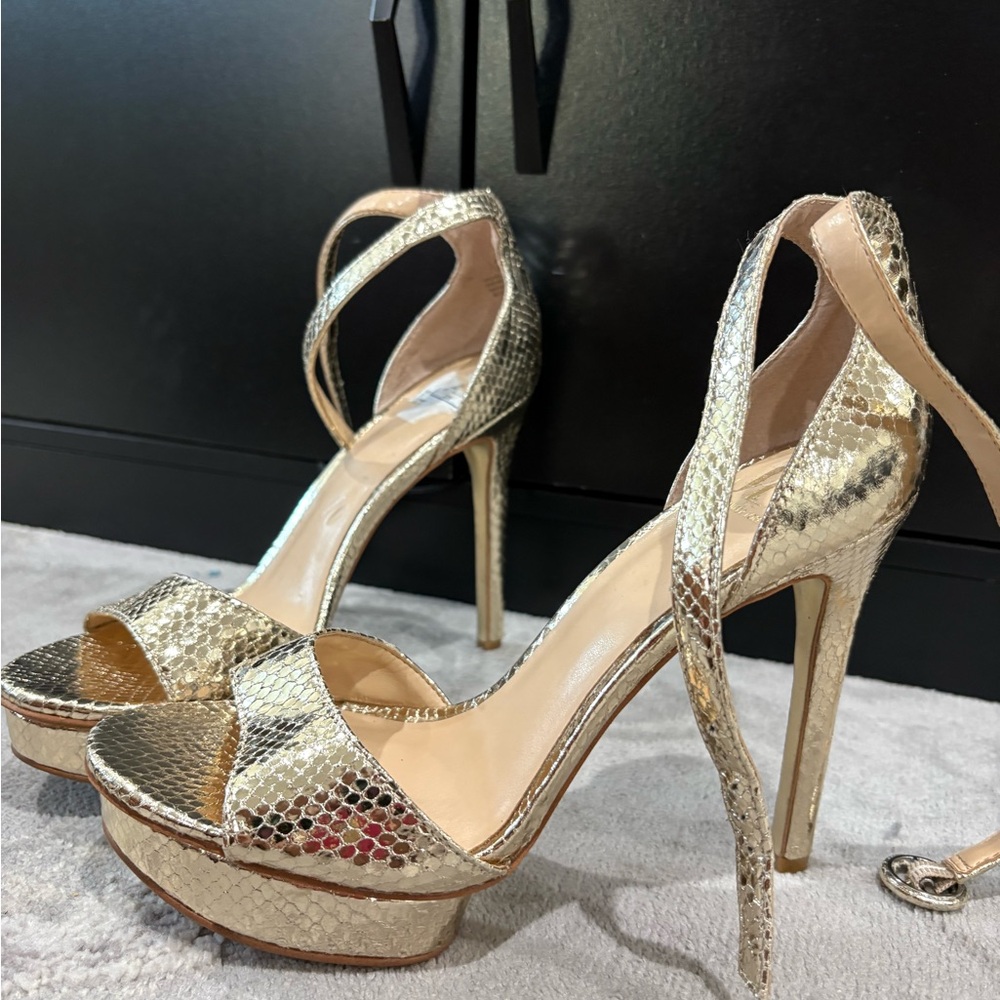 Jennifer Lopez Gold Snakeskin Heels